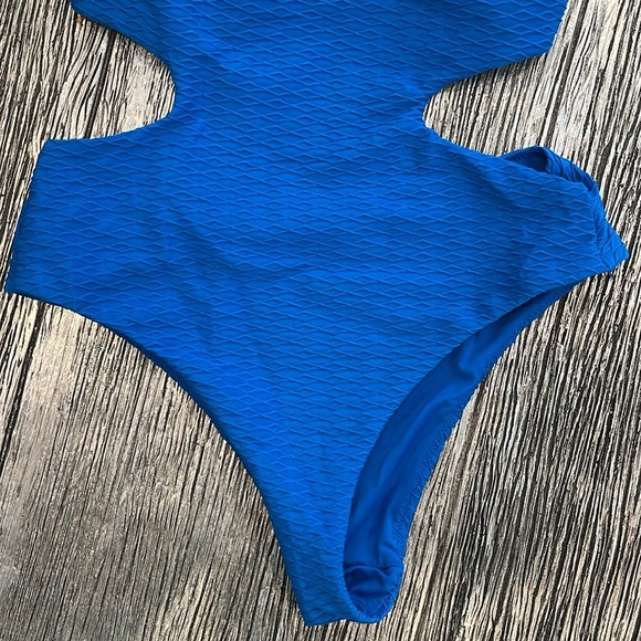 VICTORIA'S SECRET SWIM The Cut-Out Cheeky One-Piece Swimsuit vibrant blue size s - Picture 4 of 8